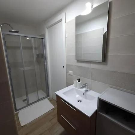 White House * Барі